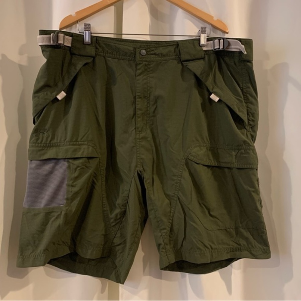 Men’s “Sporty” Under Armour Dress Shorts‎ Size 2X